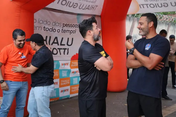 Grande Adesivaço no Jardim Guanabara — foto 7