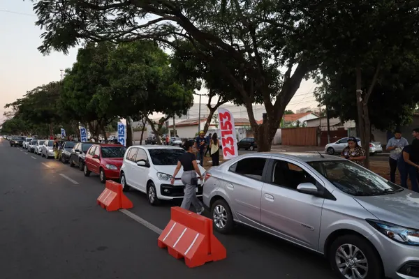Grande Adesivaço no Jardim Guanabara — foto 11