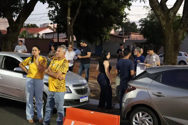 Grande Adesivaço no Jardim Guanabara — foto 18