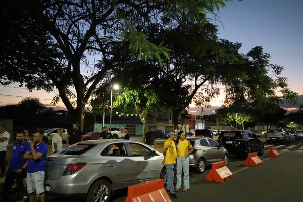 Grande Adesivaço no Jardim Guanabara — foto 20