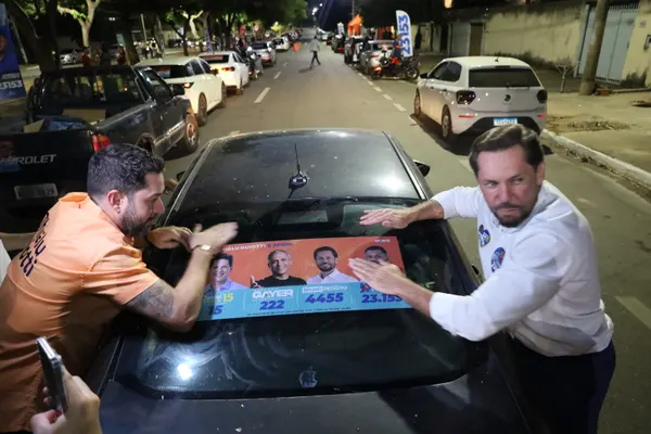 Grande Adesivaço no Jardim Guanabara — foto 28