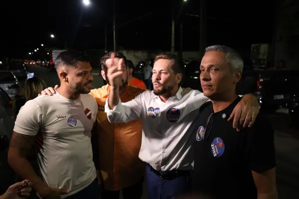 Grande Adesivaço no Jardim Guanabara — foto 46