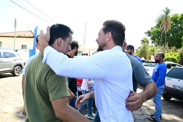 Adesivaço na Praça Matriz