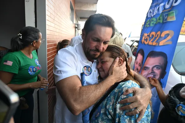 Caminhada no comércio com o deputado Gustavo Sebba e lideranças