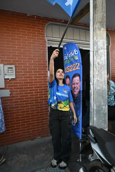 Caminhada no comércio com o deputado Gustavo Sebba e lideranças — foto 1