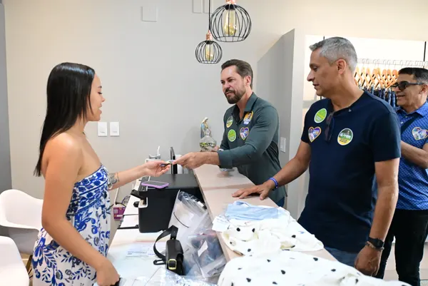 Caminhada no comércio e reunião politica em Cristalina — foto 2
