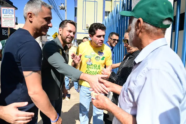 Caminhada no comércio e reunião politica em Cristalina — foto 18