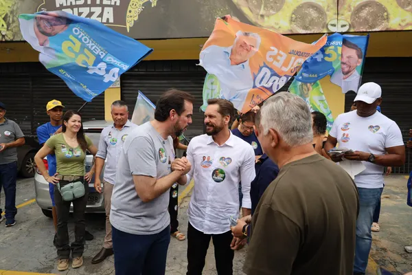 Caminhada + trio pelo bairro com Bruno e o vereador Neto Gomes. 09/09. Drive. — foto 77