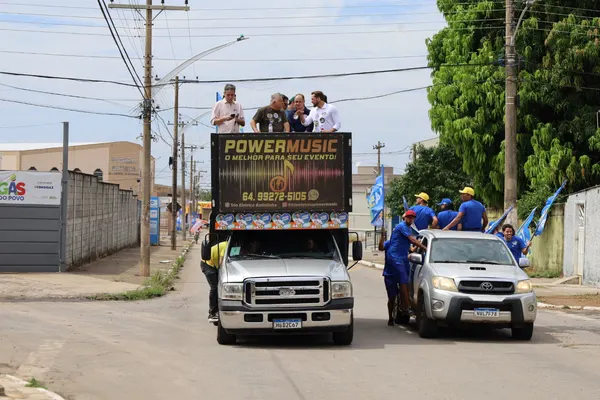 Caminhada + trio pelo bairro com Bruno e o vereador Neto Gomes. 09/09. Drive. — foto 72