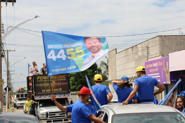 Caminhada + trio pelo bairro com Bruno e o vereador Neto Gomes. 09/09. Drive. — foto 73