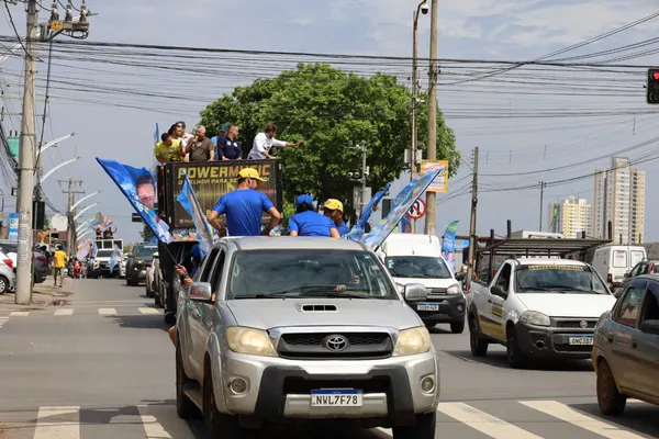 Caminhada + trio pelo bairro com Bruno e o vereador Neto Gomes. 09/09. Drive. — foto 56
