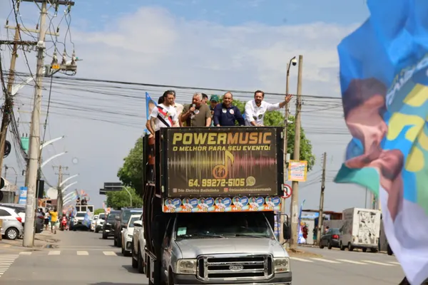 Caminhada + trio pelo bairro com Bruno e o vereador Neto Gomes. 09/09. Drive. — foto 57