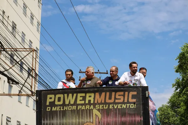 Caminhada + trio pelo bairro com Bruno e o vereador Neto Gomes. 09/09. Drive. — foto 50