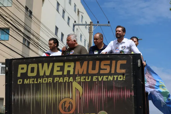 Caminhada + trio pelo bairro com Bruno e o vereador Neto Gomes. 09/09. Drive. — foto 51
