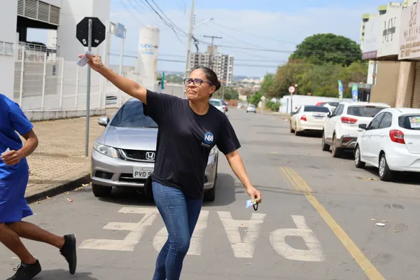 Caminhada + trio pelo bairro com Bruno e o vereador Neto Gomes. 09/09. Drive. — foto 45