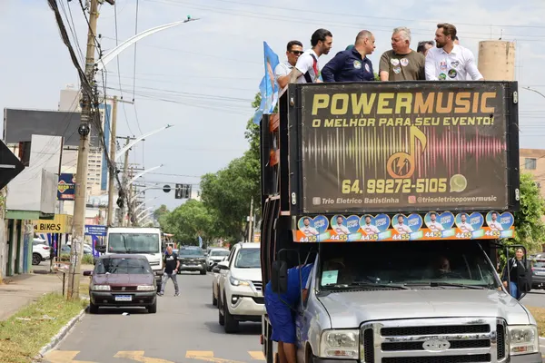 Caminhada + trio pelo bairro com Bruno e o vereador Neto Gomes. 09/09. Drive. — foto 36