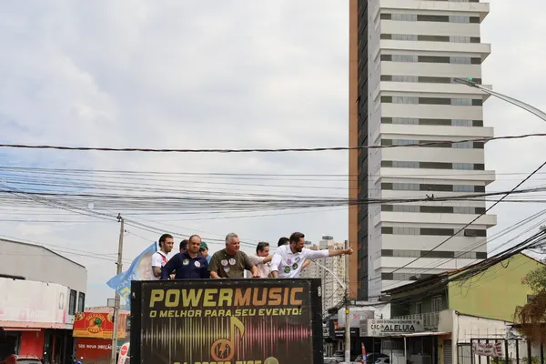 Caminhada + trio pelo bairro com Bruno e o vereador Neto Gomes. 09/09. Drive. — foto 25