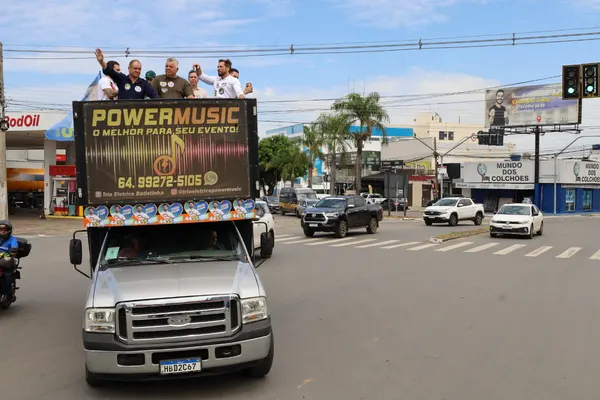 Caminhada + trio pelo bairro com Bruno e o vereador Neto Gomes. 09/09. Drive. — foto 15