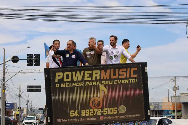 Caminhada + trio pelo bairro com Bruno e o vereador Neto Gomes. 09/09. Drive. — foto 16