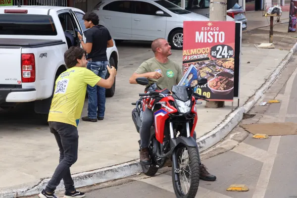 Caminhada + trio pelo bairro com Bruno e o vereador Neto Gomes. 09/09. Drive. — foto 18
