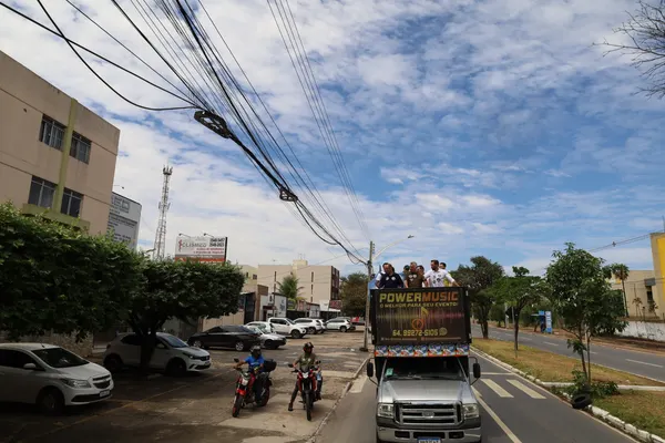 Caminhada + trio pelo bairro com Bruno e o vereador Neto Gomes. 09/09. Drive. — foto 9
