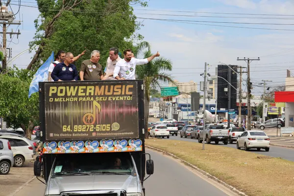 Caminhada + trio pelo bairro com Bruno e o vereador Neto Gomes. 09/09. Drive. — foto 5
