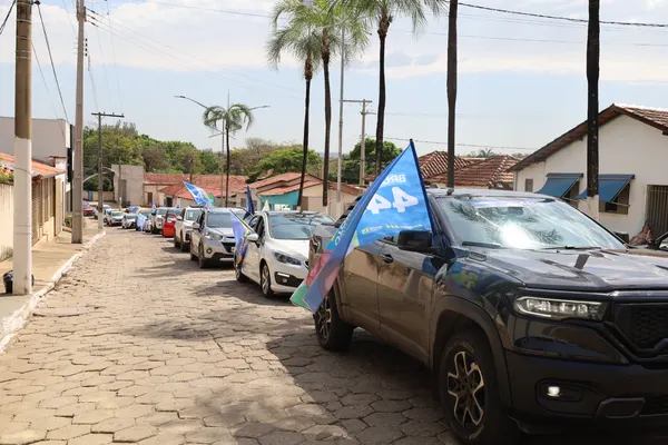 Carreata e reunião com lideranças em Corumbaíba 12/09. Fotos . — foto 3