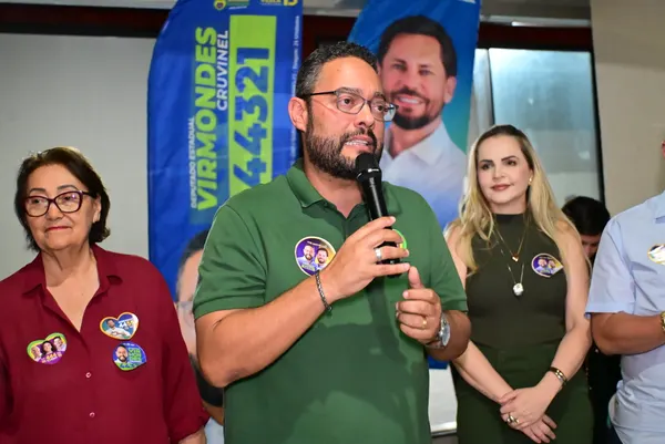 Reunião com Virmondes, na casa da Ângela