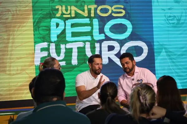 Reunião com o deputado Júlio Pina e 30 lideranças