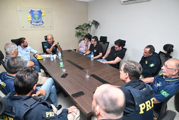 Reunião com o inspetor Newton Morais e policiais rodoviários federais — foto 2